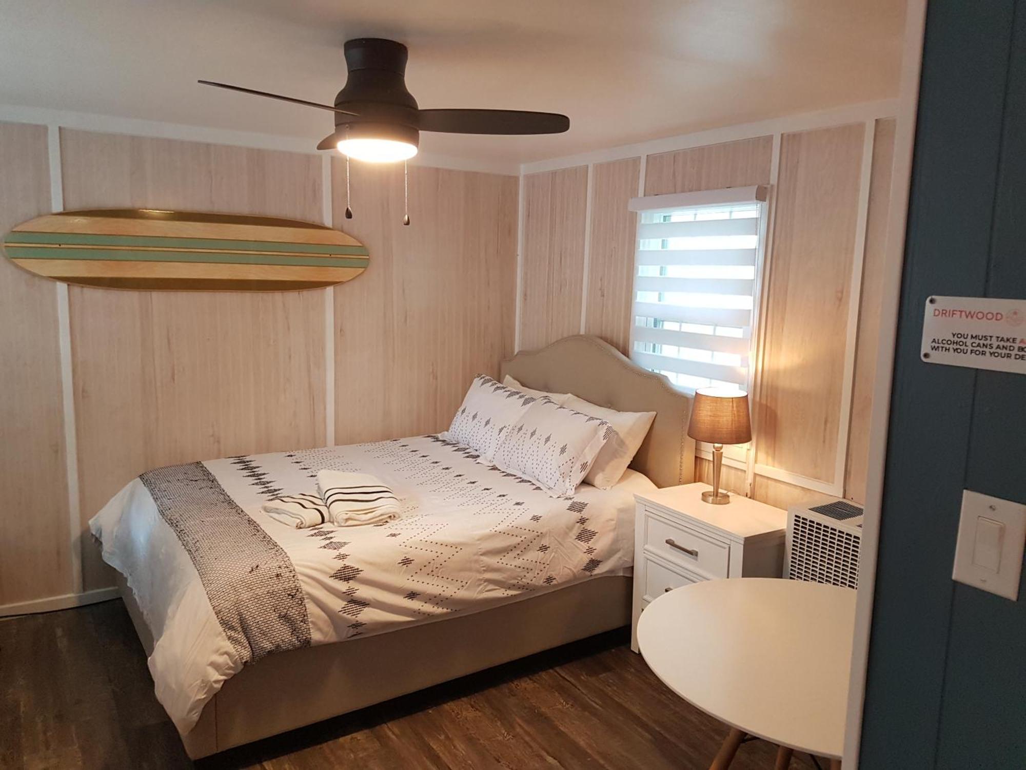 Driftwood Haus Villa Southampton Room photo